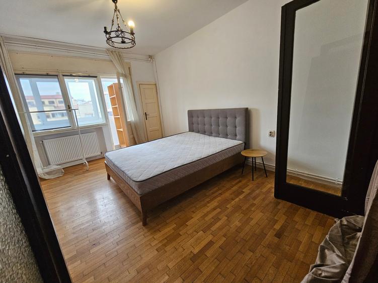 Apartament cu 2 camere semidecomandat, mobilat în P-ța Victoriei