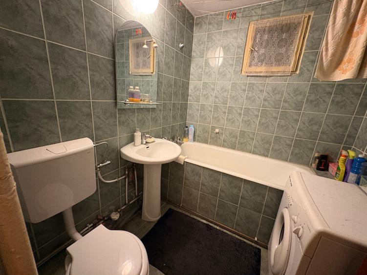 Apartament cu 3 camere decomandat în Lujerului