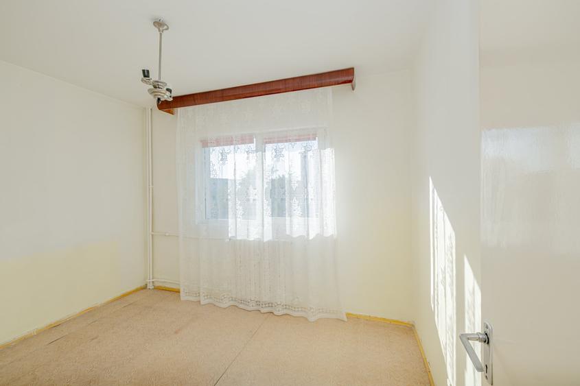 Apartament cu 3 camere semidecomandat, mobilat în Tomis III