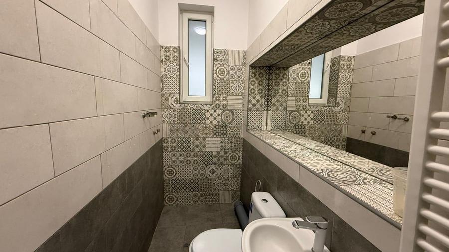 Casă individuală cu 9 camere cu Canalizare în Eminescu
