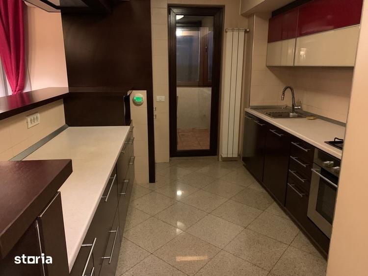 Apartament cu 3 camere în Berceni