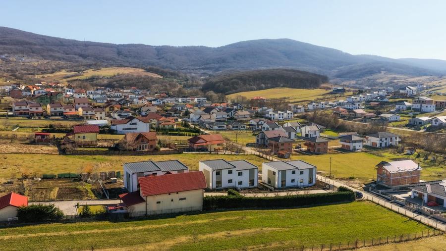 Duplex cu 4 camere decomandat cu Teren 235 Mp în Central
