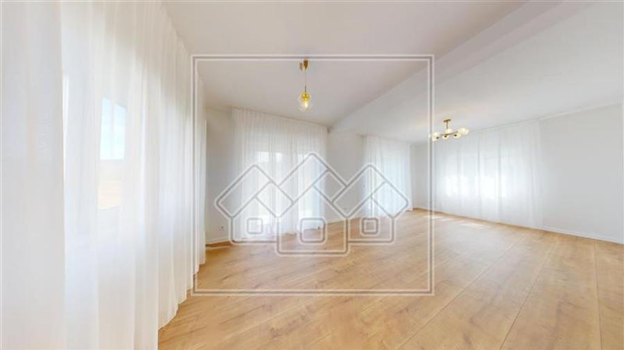 Casă individuală cu 4 camere cu Teren 470 Mp în Central