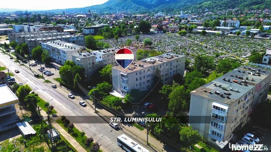 Apartament cu 3 camere semidecomandat în Central