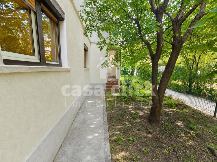 Apartament cu 3 camere decomandat în