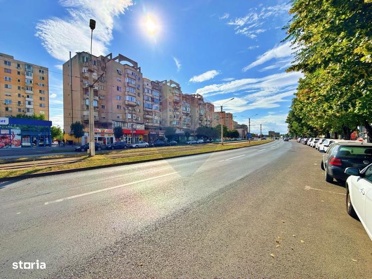 Apartament cu 3 camere semidecomandat, mobilat în Aurel Vlaicu