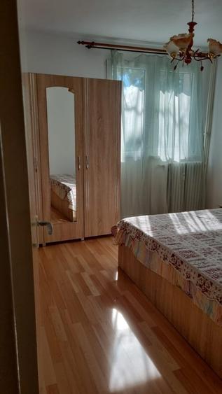 Apartament cu 3 camere decomandat în Titan