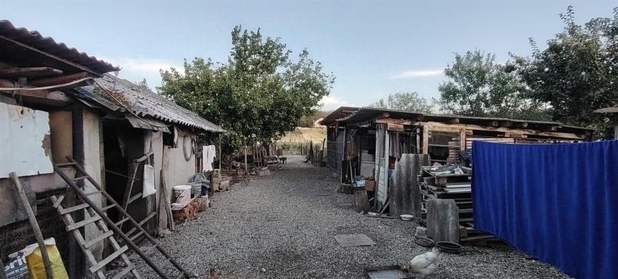 Casă cu 5 camere cu Teren 3000 Mp în Alparea