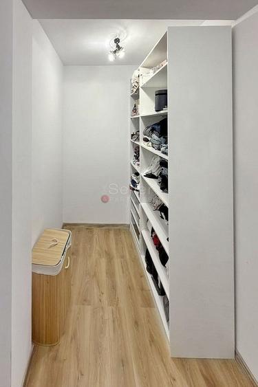 Apartament cu 3 camere decomandat, mobilat în Tractorul