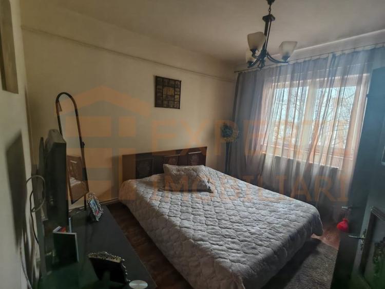 Apartament cu 3 camere decomandat, mobilat în Casa de Cultură