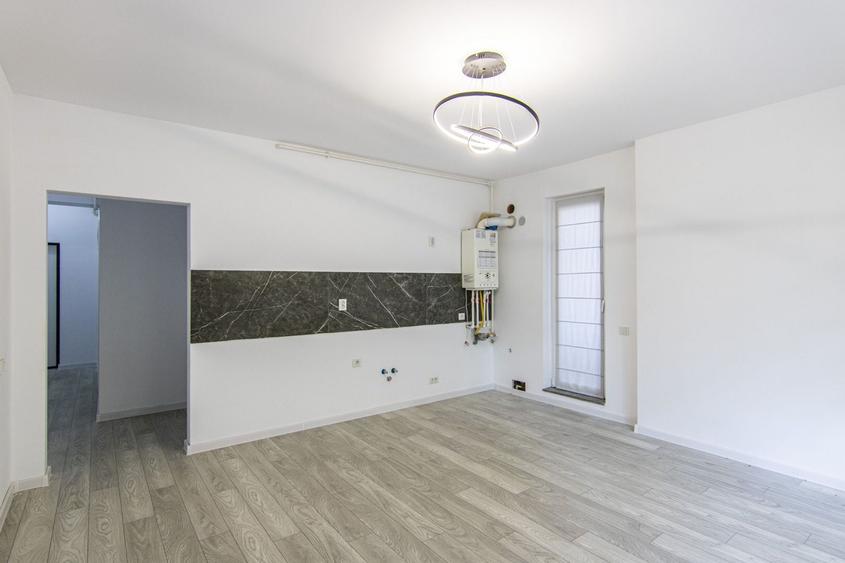 Apartament cu 3 camere semidecomandat în Drumul Taberei