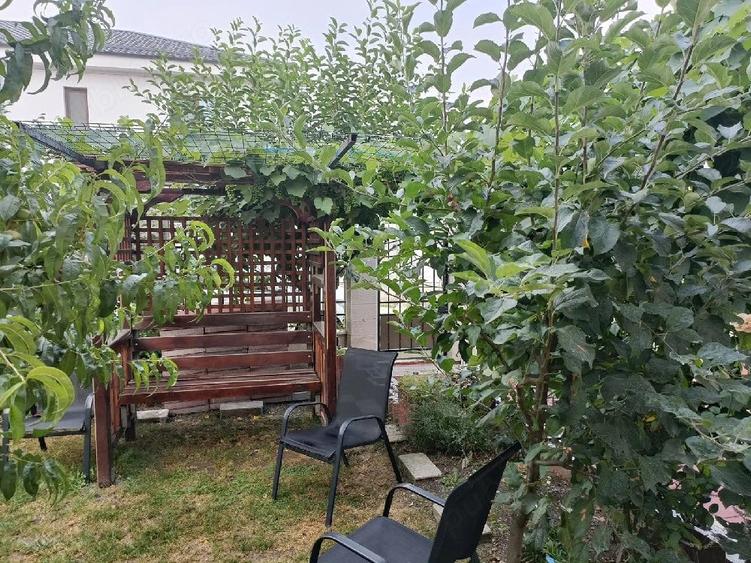 Casă cu 4 camere cu Teren 10 Mp în Exterior Vest