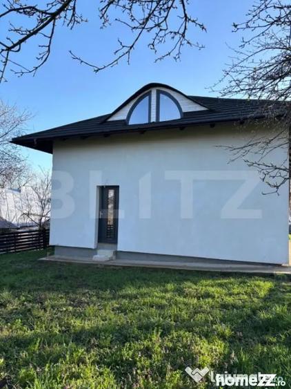 Casă cu 7 camere cu Teren 900 Mp în Central