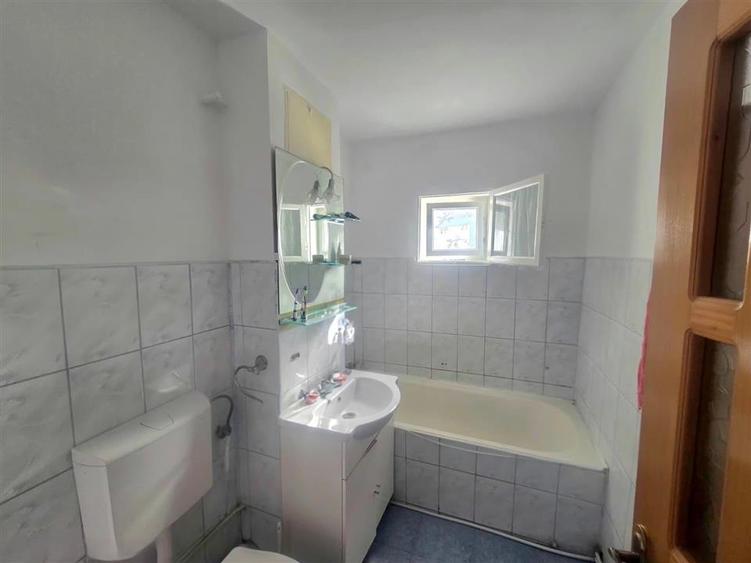 Apartament cu 3 camere decomandat, mobilat în Obcini