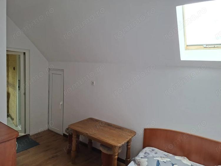 Casă cu 9 camere cu Teren 960 Mp în Bercu Roșu