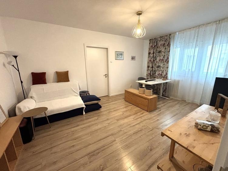 Apartament cu 2 camere semidecomandat în Lacul Tei