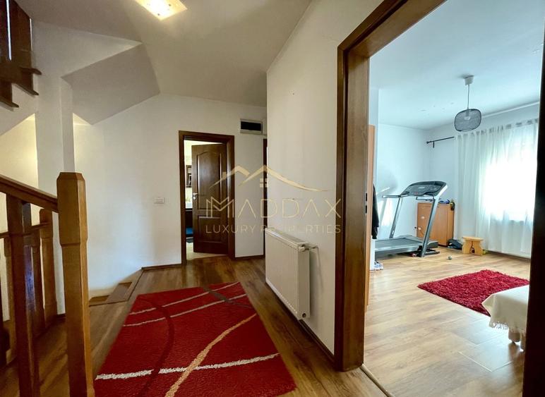 Casă individuală cu 6 camere cu Canalizare în Balotești