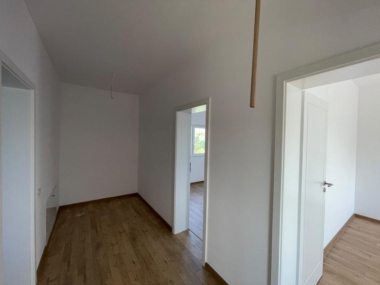 Duplex cu 5 camere cu Canalizare în Ghiroda