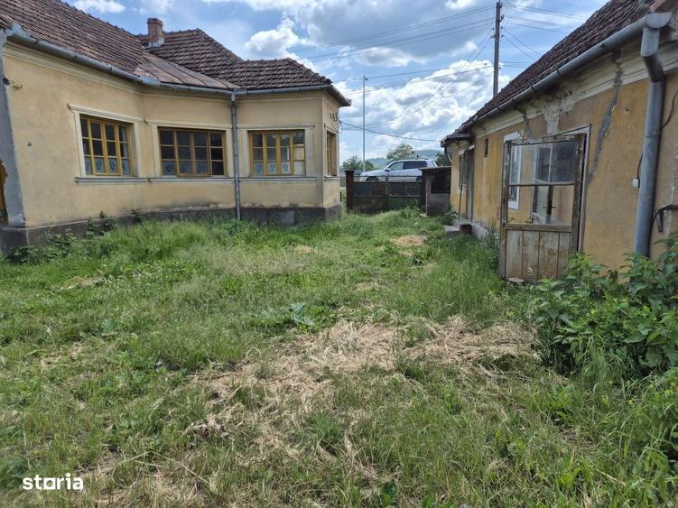 Casă cu 4 camere cu Teren 864 Mp în Bârzava