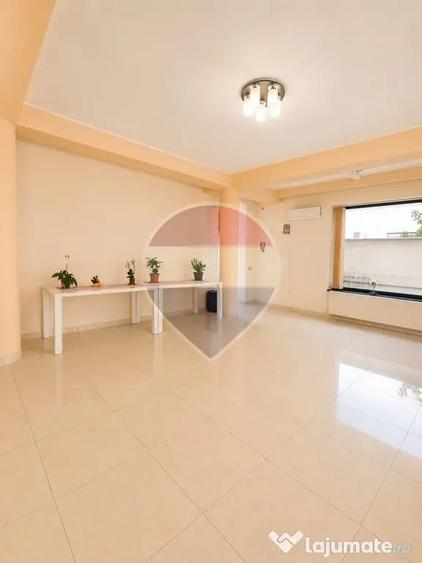 Casă cu 12 camere cu Teren 750 Mp în Fundeni