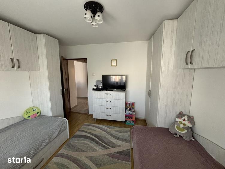 Apartament cu 3 camere decomandat în Tudor