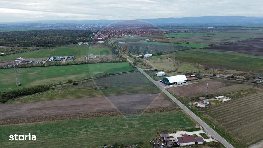 Teren de 1800 mp, în Vânători