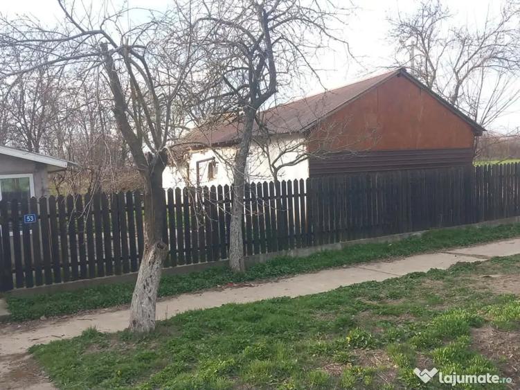 Casă cu 3 camere cu Teren 1000 Mp în Vâlcelele