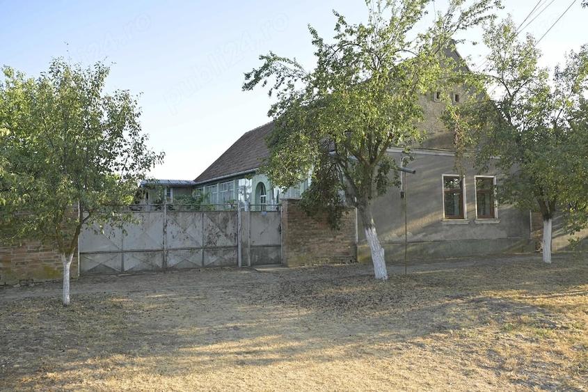 Casă cu 2 camere cu Teren 1833 Mp în Igriș