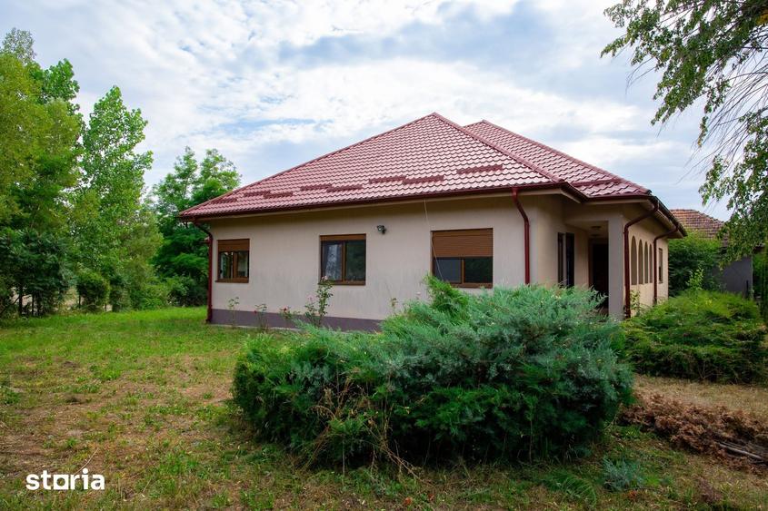 Casă cu 5 camere cu Teren 1029 Mp în Bezdead