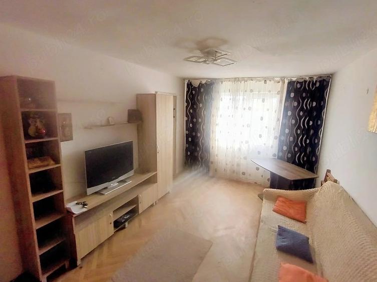 Apartament cu 3 camere semidecomandat în Micro 14