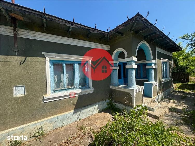 Casă cu 2 camere cu Teren 3706 Mp în Valea Nucarilor
