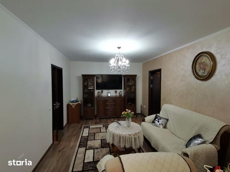 Apartament cu 3 camere în Tomis I