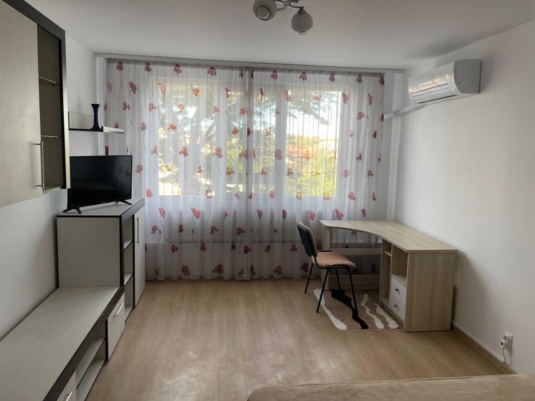 Apartament cu 2 camere decomandat în Păcii