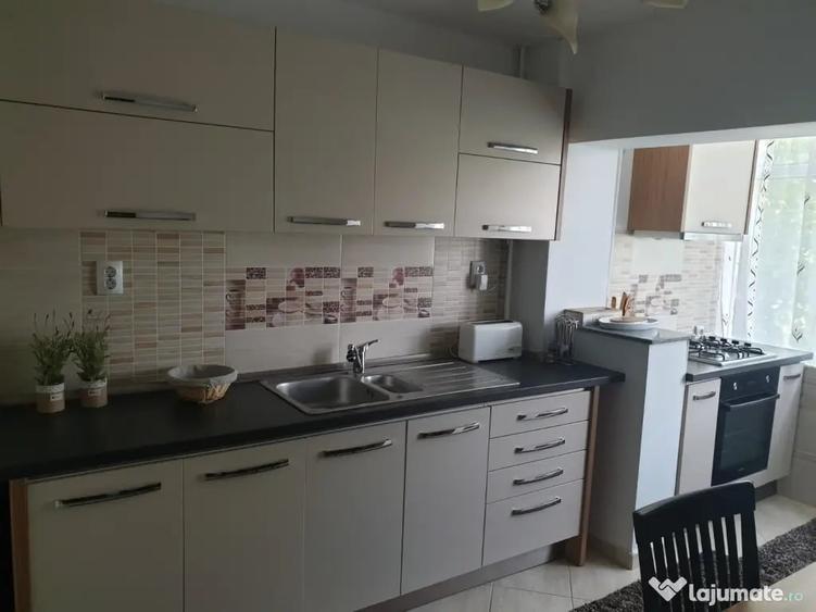 Apartament cu 3 camere decomandat în Obcini