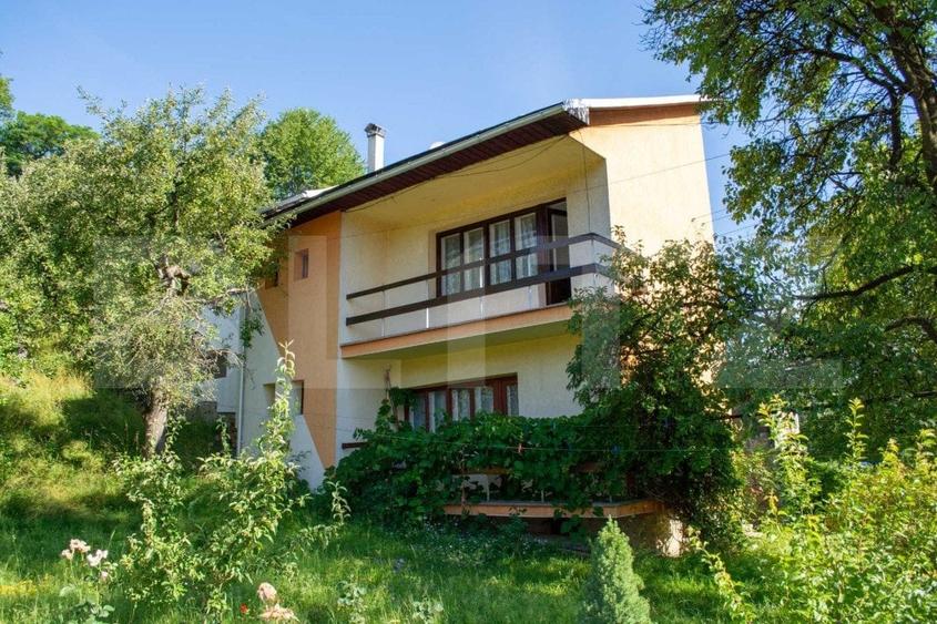 Casă individuală cu 7 camere cu Canalizare în Năsăud