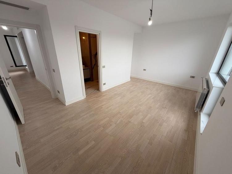 Apartament cu 4 camere decomandat în Iancu Nicolae