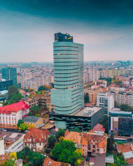 Birou, de 22,500 mp, în P-ța Victoriei