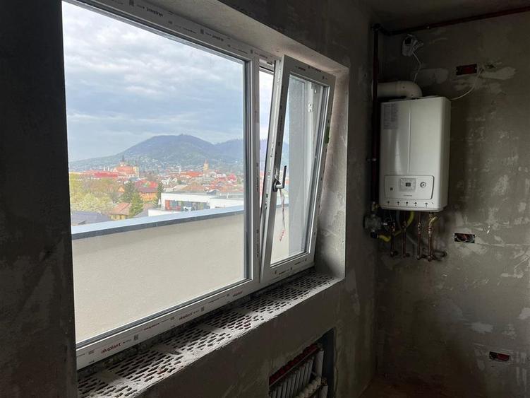 Penthouse cu 3 camere semidecomandat în Orașul Vechi