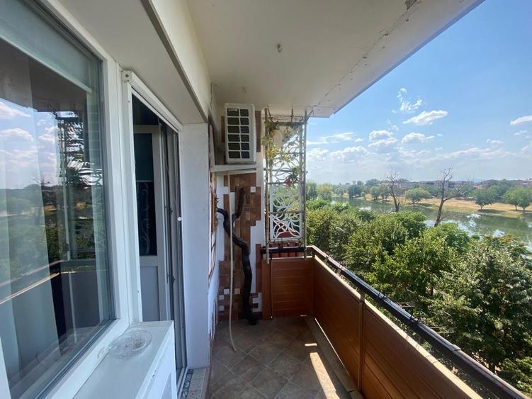Apartament cu 3 camere decomandat, mobilat în Central