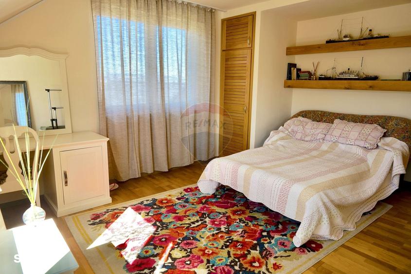 Casă cu 7 camere decomandat cu Teren 470 Mp în Borhanci