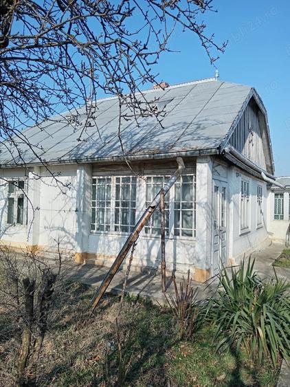 Casă cu 4 camere cu Teren 2200 Mp în Brăești