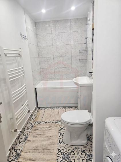 Apartament cu 3 camere semidecomandat, mobilat în Țiglina 1
