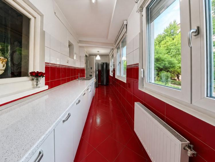 Apartament cu 3 camere decomandat, mobilat în Nord