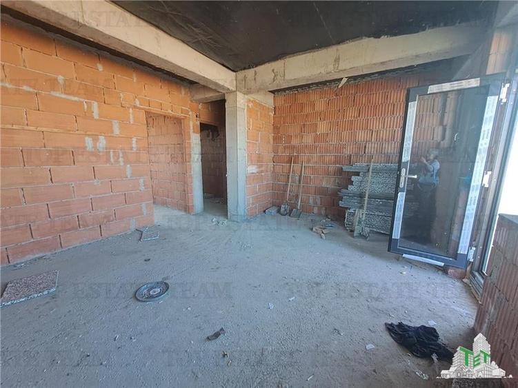 Casă individuală cu 6 camere cu Teren 1000 Mp în Corbeanca