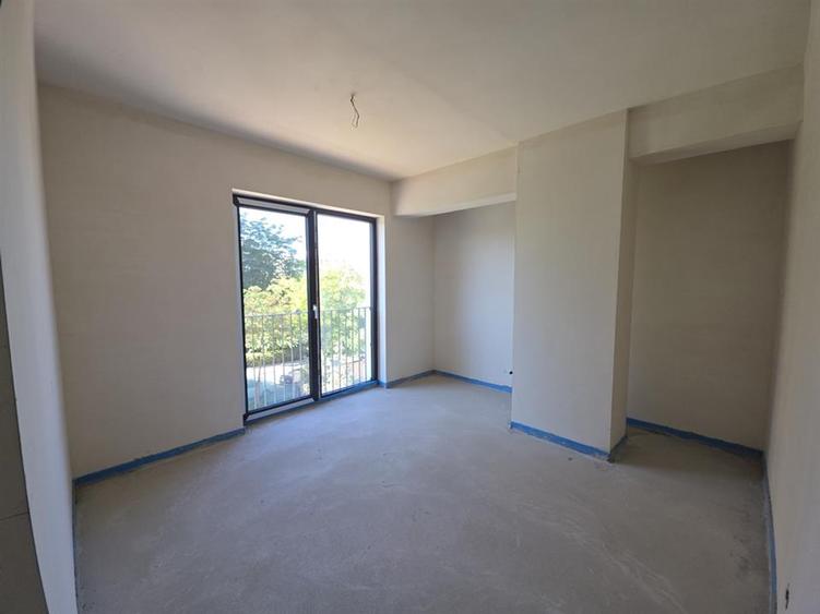 Apartament cu 3 camere semidecomandat în Mărăști
