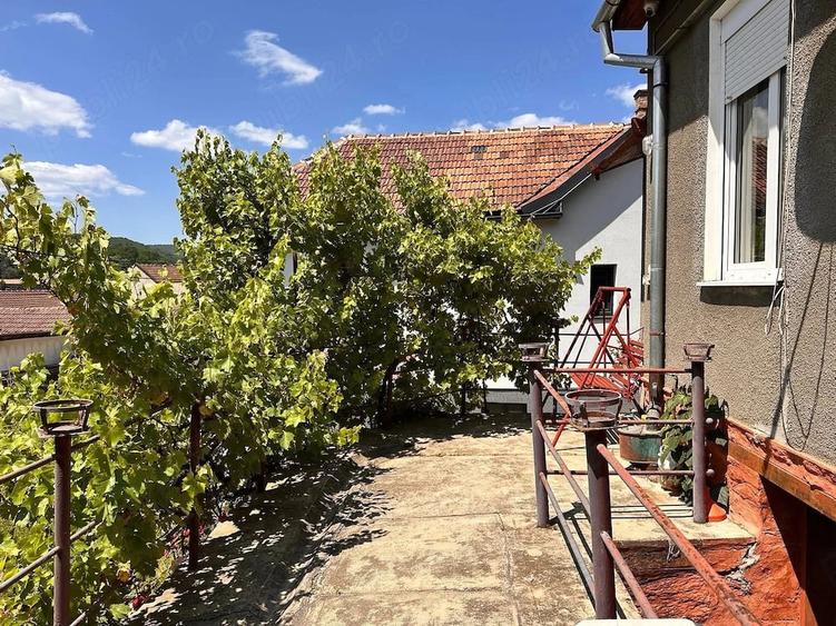 Casă cu 4 camere cu Teren 339 Mp în Muncitoresc