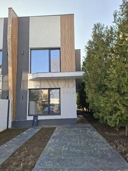 Duplex cu 4 camere cu Canalizare în Ostratu