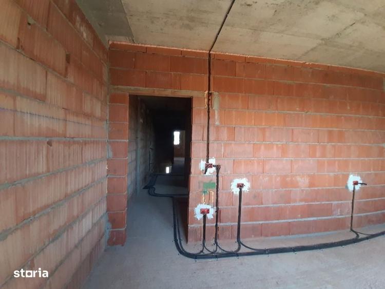 Casă cu 4 camere cu Teren 300 Mp în Ghiroda