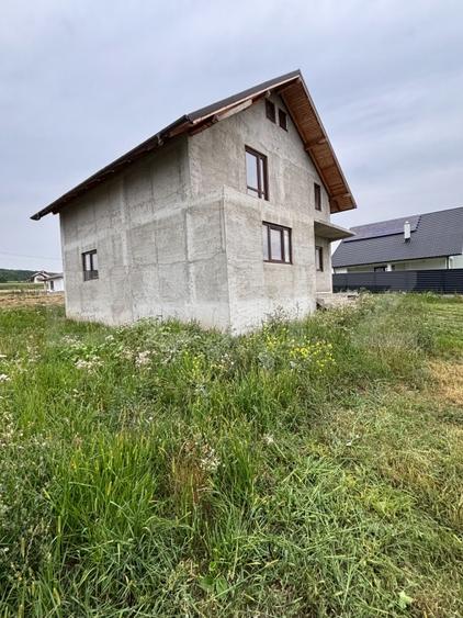 Casă individuală cu 5 camere cu Canalizare în Sud-Vest