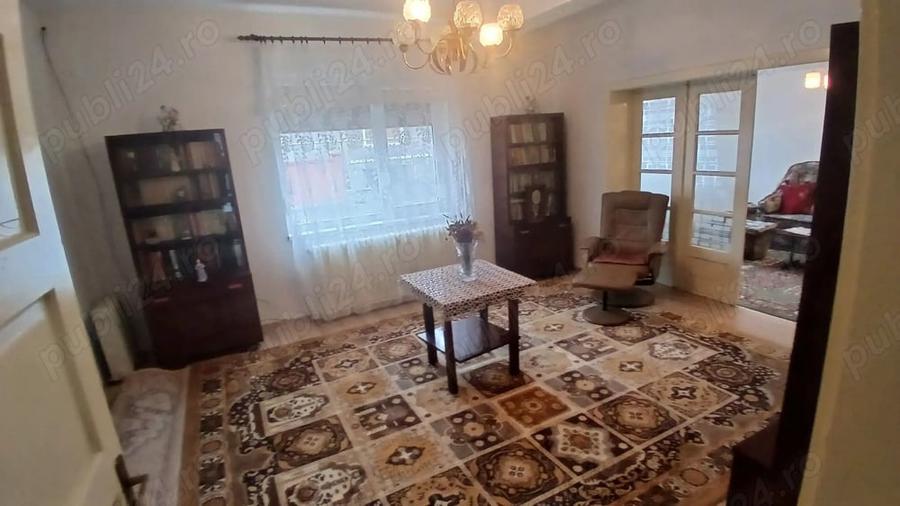Apartament cu 4 camere semidecomandat în Central